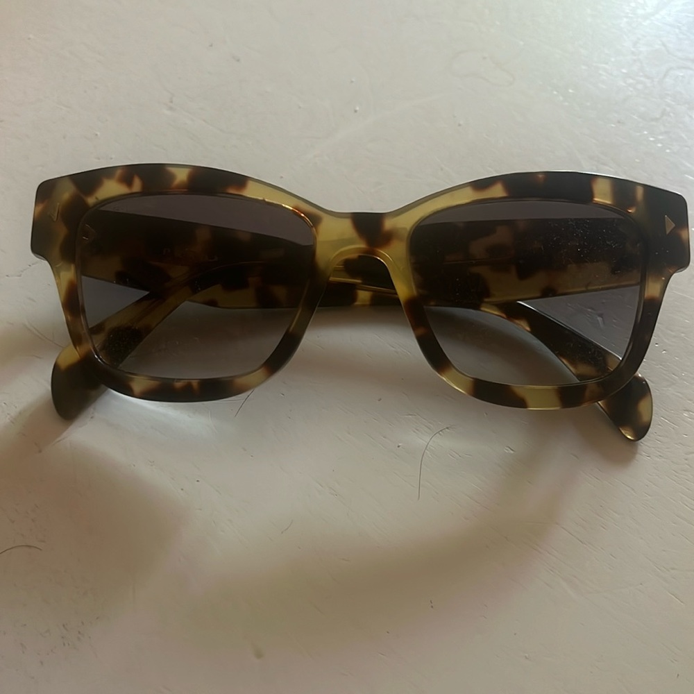 Prada sunnies never worn tortoise shell